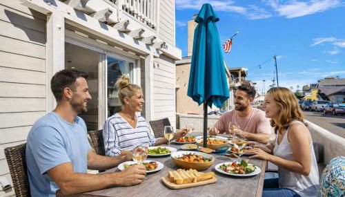 Beach Escape with Patio! 2 Min Walk to Sand & Surf - Foto 4