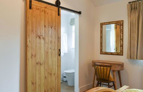 South Downs Lodge - Photo 10