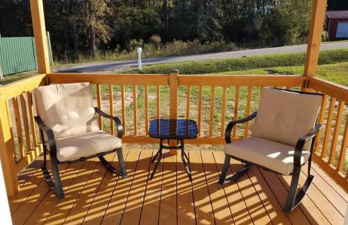 Cozy Spacious Cottage with deck and grill - Foto 9