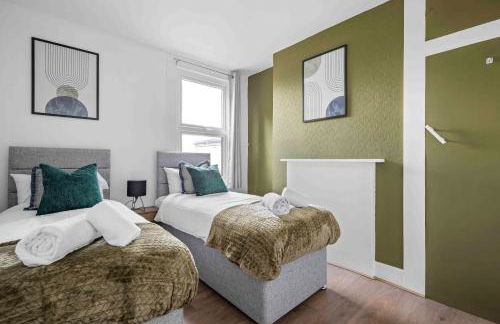 Parea Living - Hackney, 4-Bedroom Victorian House w Big Garden - Foto 20