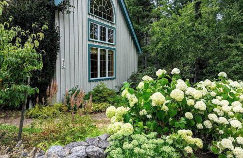 Bright Post & Beam Retreat with Fire Pit & Game Room Near Acadia | Sorrento, Maine - Foto 30