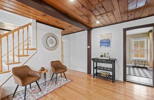 Cozy 3BR Retreat in Downtown Bethlehem - Hot Tub, Trails, Near Ski & Hike - Photo 20