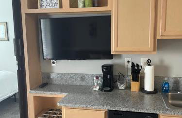 Chic City Apartment with parking Canal View RoofDeck - Foto 8