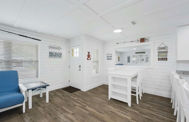 Sunset Escapes B - Photo 1