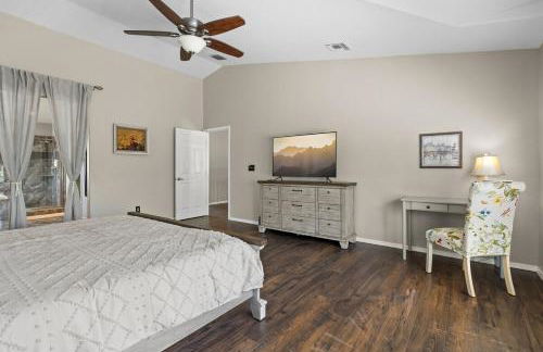 French Country Charm with Pool and Mountain Views - Foto 7