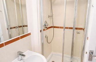 Grantham Stays, 3BR Home, Long Work Stays & Parking - Foto 12