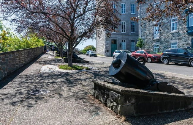 Modern Meets Rustic - 2 Bdrm Old Quebec - Photo 1