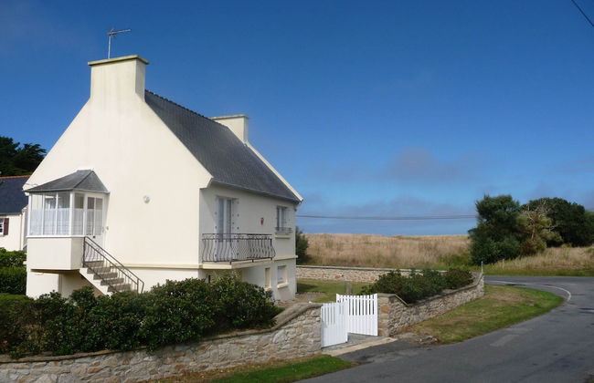 House in Treompan Near Sandy Beach - Photo 1