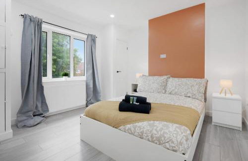 3Bed House-Free Parking - Foto 1