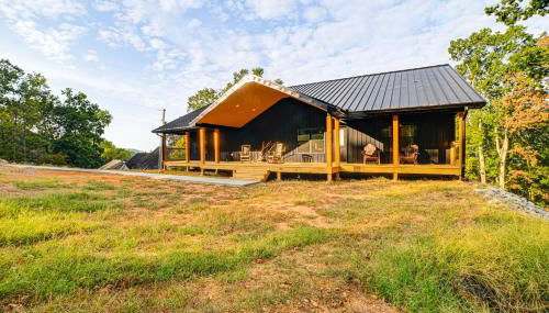 Walk to Lake Barkley! Family Home with Outdoor Oasis - Foto 3