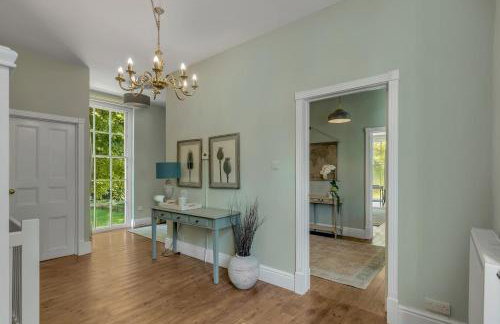 Stylish 4-Bed Apartment in Suffolk l Near Town - Foto 18