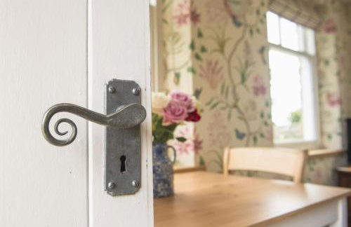 Winsbury Cottage - Photo 6