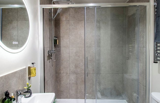 Thetford Hive - Photo 48