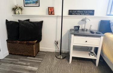 Private Lower Level Suite in Home-Sep Entrance! - Foto 25