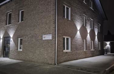 Luxsuite Still und Komfort 2 Balkon Elektrogrill Tischfussball TV-75 Zoll - Foto 16