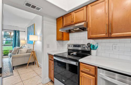 Surf Drive - Ultimate Beach Getaway for Families - Photo 23