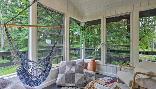 Modern Hideaway with Deck and State Forest Access - Foto 2