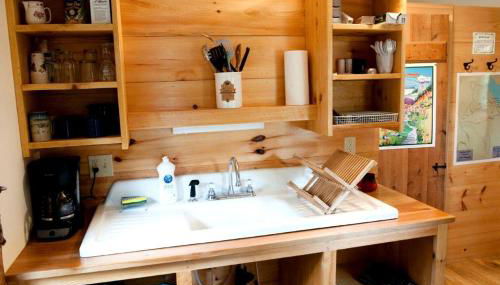 Romantic Couples' Cabin Getaway in Pittsfield, New Hampshire - Foto 3