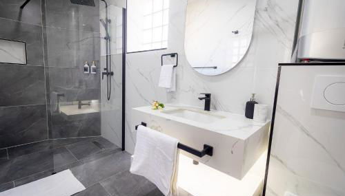 La cosy - Moderne - Pro ou couple av Enfants - Entrer autonome -Les Bonn'appartts-sur-Seine - Foto 5, towels, Shower