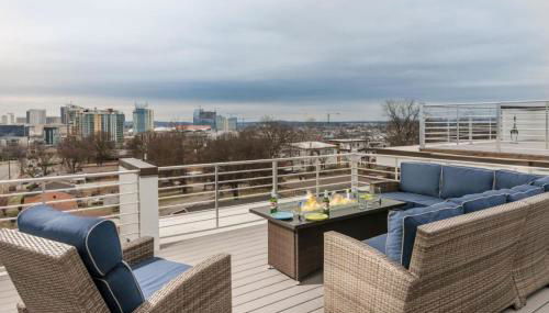 The NEW Nashview Rooftop-Skyline View - Sleeps 12 - Foto 4