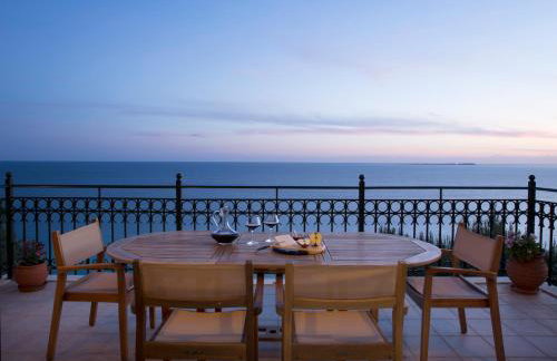 Avra Private Suites - Photo 64