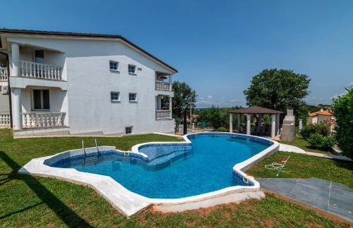 Holiday house with a swimming pool Radmani, Porec - 16440 - Photo 1