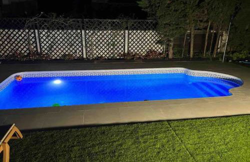 Chalet con piscina privada, parking y zona BBQ - Foto 44