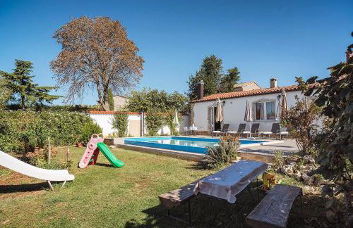 Oberhalb des Limfjords liegt diese Ferienwohnung mit Pool, Terrrasse und Grillplatz - Foto 2