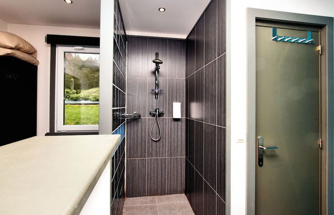 Beautiful Villa with Heated Outdoor Pool, Sauna, Hot Tub in Forest - Photo 23