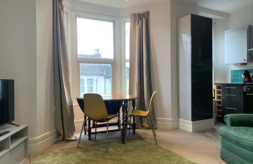 Central 2 bed flat. Free parking (Off-street) - Foto 4