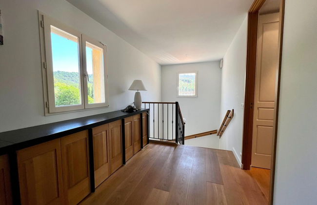 Luxury Villa With Private Pool - Photo 32