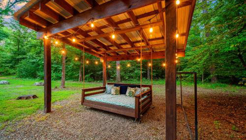 Rustic Family Getaway - Pool Table, Hot Tub, Pets, Great Location - Foto 4, Garden, Garden view