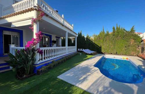 Chalet con piscina privada, parking y zona BBQ - Foto 11