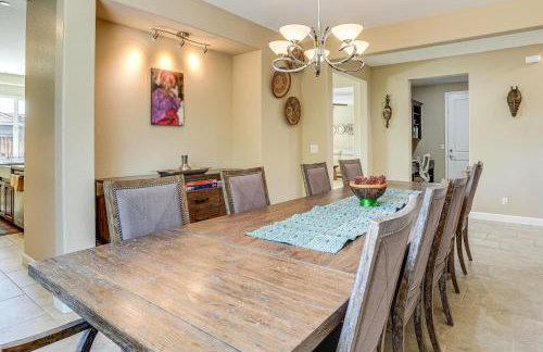 4 Mi to The Streets of Brentwood Home with Fire Pit - Foto 7