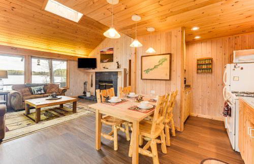 Private Peninsula! Modern-Rustic Fall Lake Cabin - Foto 9