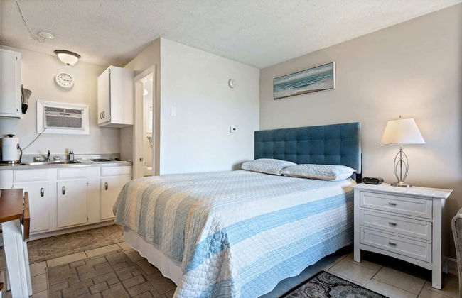 Beachfront Bliss Cozy Studio! - Photo 2