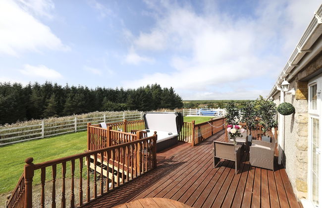 JOIVY Greenknowes Lodge With Hot Tub And Wood Burning Stove - Foto 39