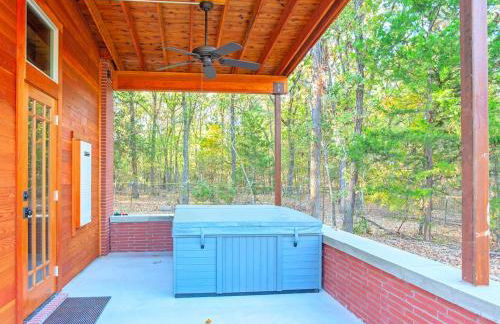 Frank Lloyd Wright-Style Cabin Rental with a Private Hot Tub near Dallas, Texas - Photo 6