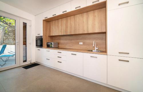 Apartment Juranić II with pool - Photo 20