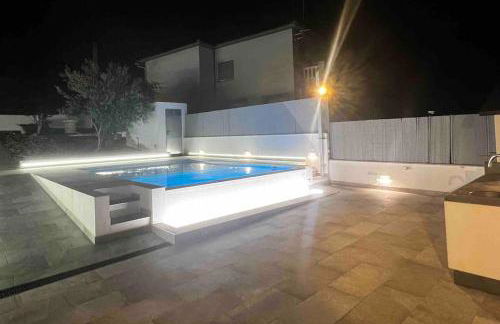 Villa Oasis entre Viñedos cerca de Barcelona con A A y piscina climatizada - Foto 13