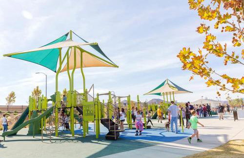 Entire Private Home with 4 Bedrooms 2 Bathrooms, Mountain Edge, New House, Ranch, Gated Yard, Available Now - Foto 72