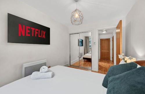 Riverside Apartments with Balcony, 1 Min Walk to Vauxhall Station - Foto 18