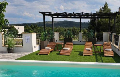 Whitestone Villa - Photo 3