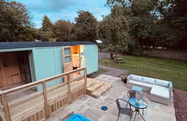 Shepherds Hut with Hot Tub - Foto 1