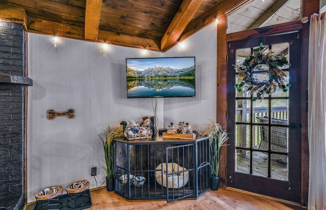 Cliff Haven 1 Bedroom Cabin by RedAwning - Photo 31