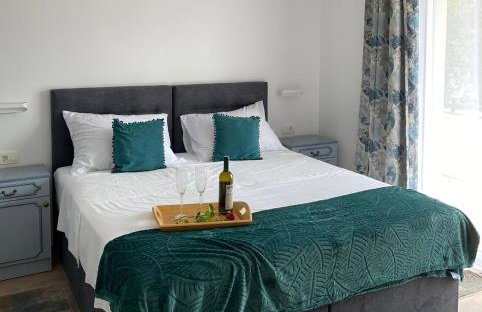 Jolie Ann Marie apartment - Photo 30