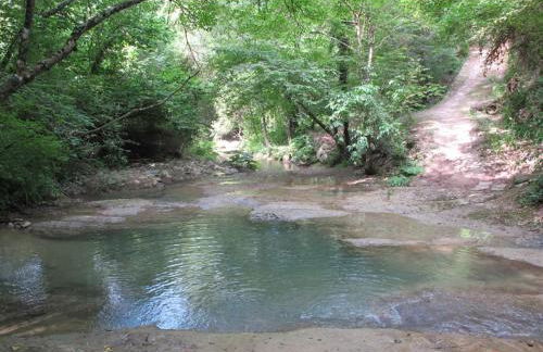 restored water mill with rockpools and waterfall - Foto 4