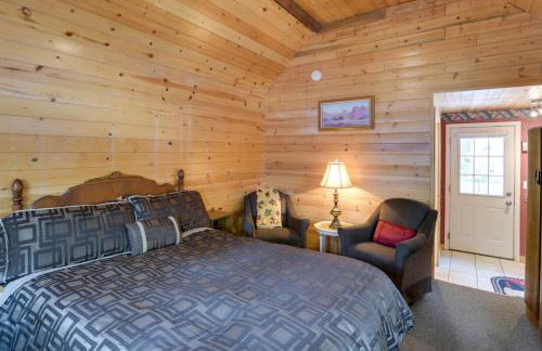 Walk to Trails and Butte Creek Cozy Retreat with Deck - Foto 3