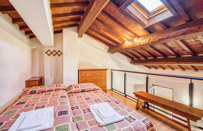 Laurel Apt With Shared Pool - Photo 15