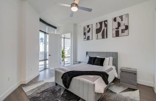 Downtown Luxury High-Rise with Panoramic Views - Foto 17